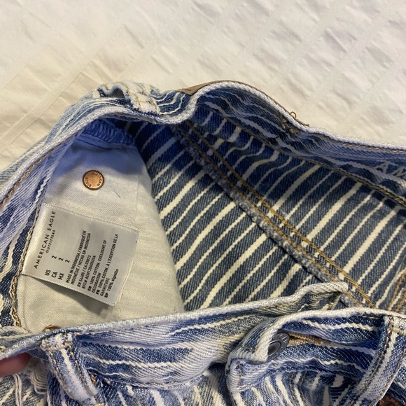American Eagle 90s Boyfriend stripped shorts - Picture 3 of 3